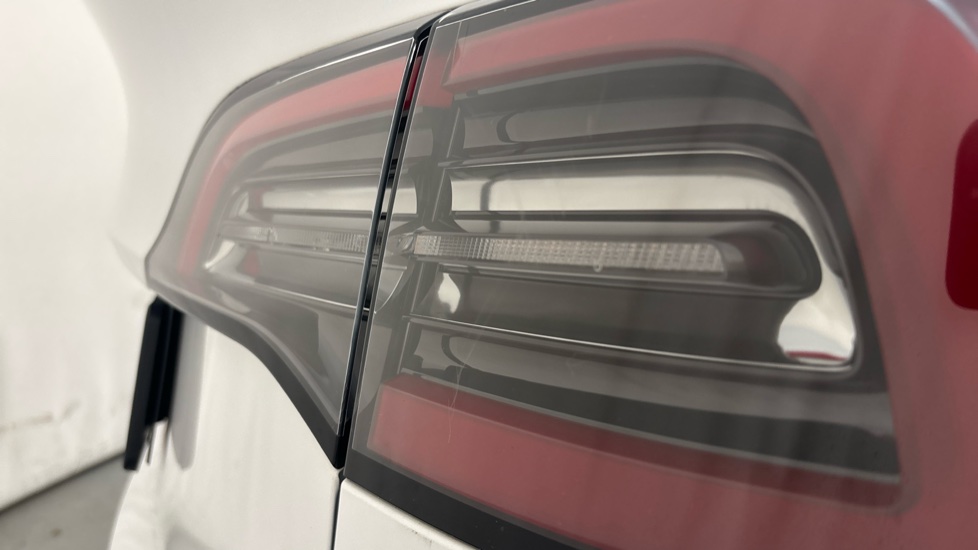 TESLA MODEL Y Scratches
