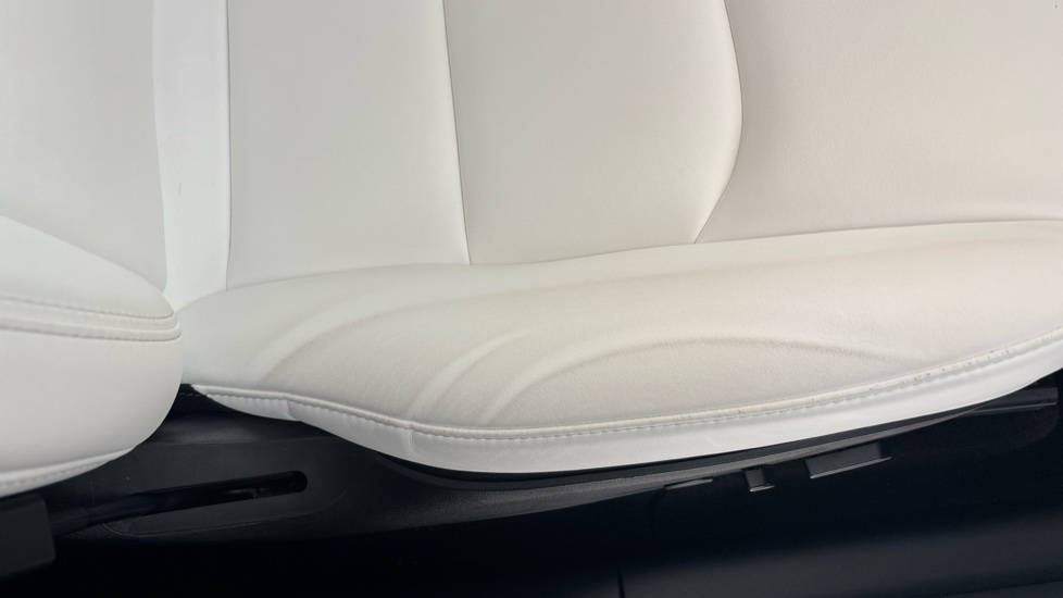 TESLA MODEL Y Marks/stains