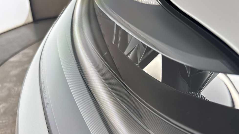 TESLA MODEL Y Chips
