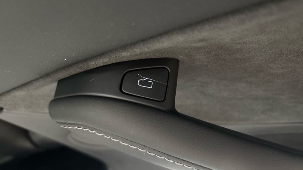 TESLA MODEL Y Crack