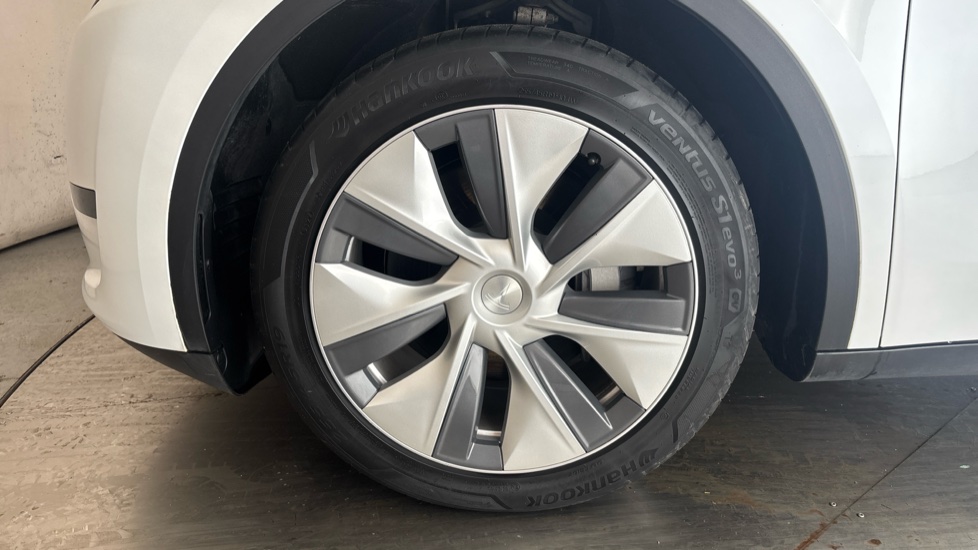 TESLA MODEL Y Image 17