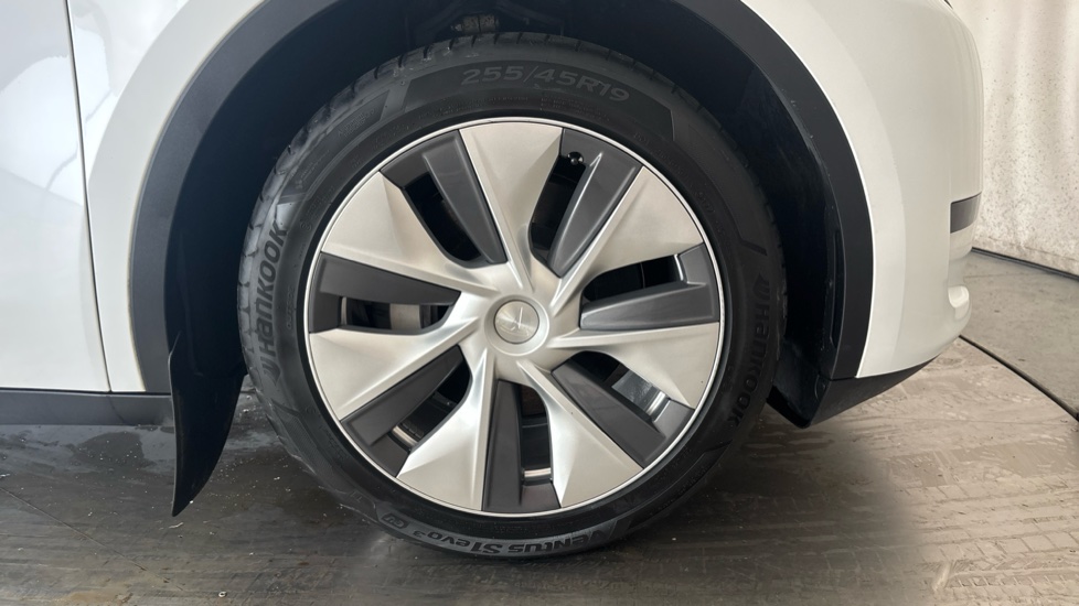 TESLA MODEL Y Image 20