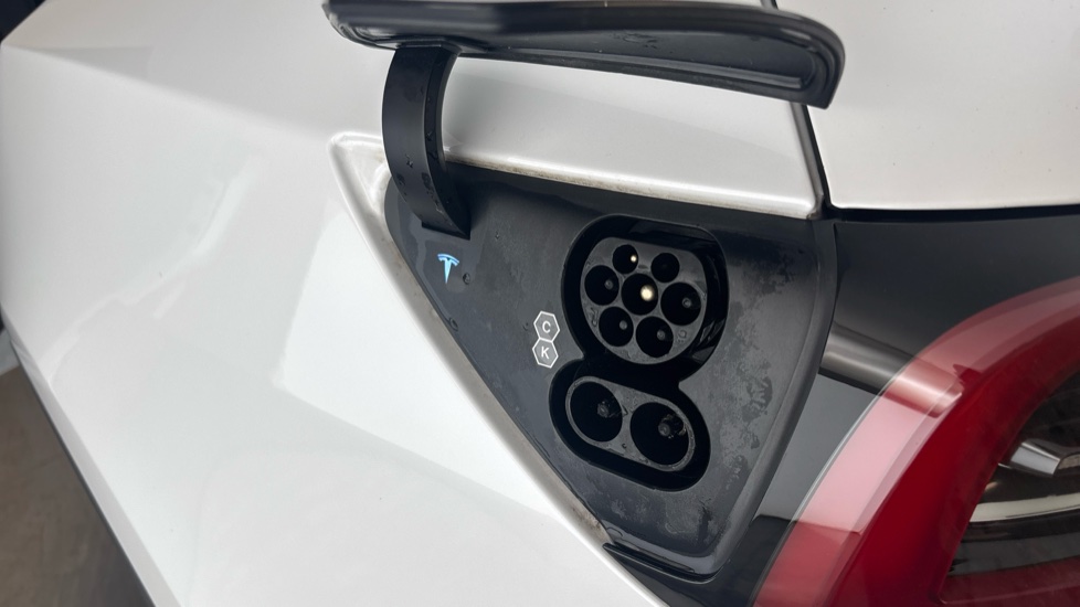 TESLA MODEL Y Image 21