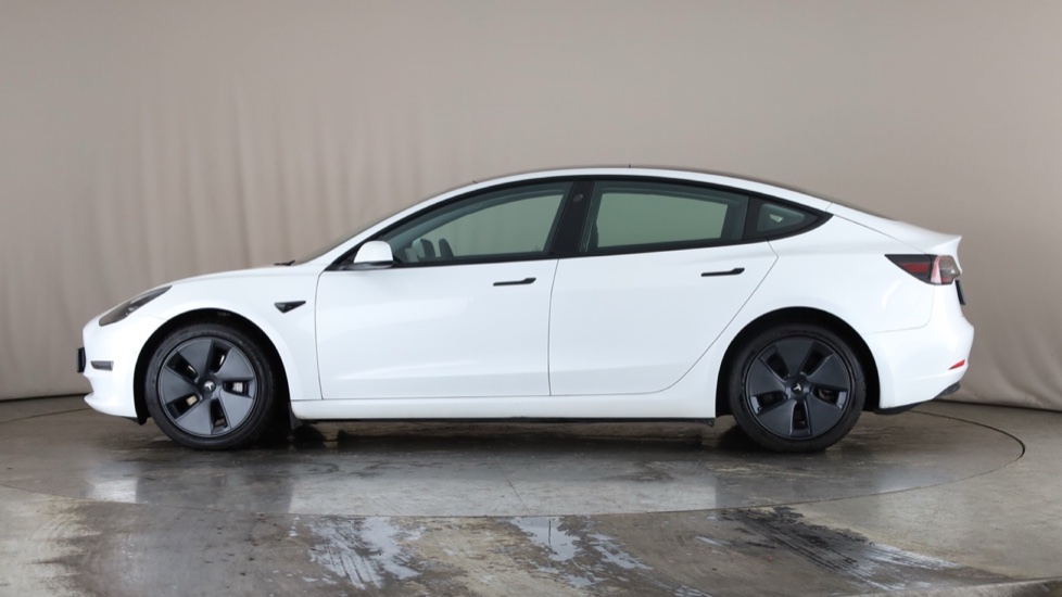 TESLA MODEL 3 Image 2