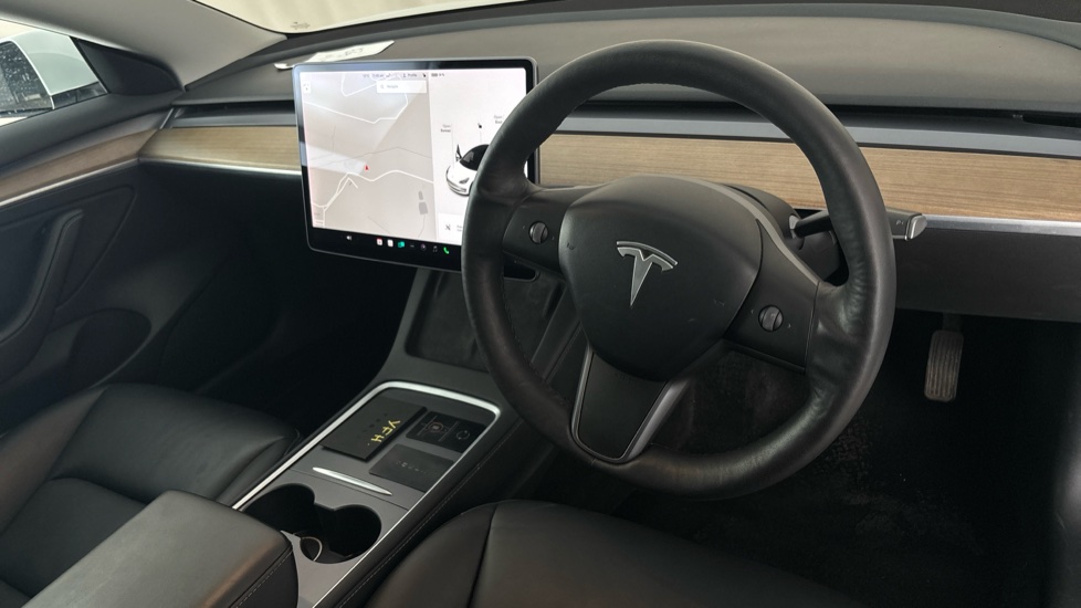 TESLA MODEL 3 Image 9