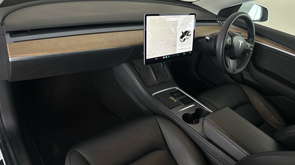 TESLA MODEL 3 Image 10