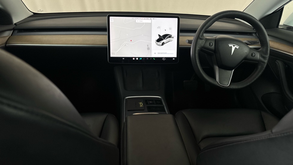 TESLA MODEL 3 Image 11