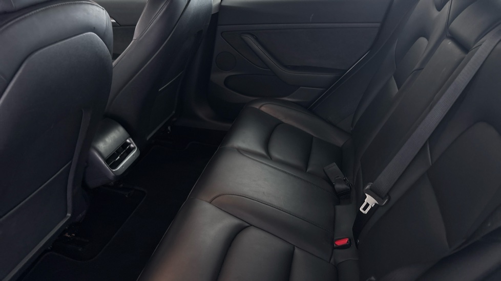 TESLA MODEL 3 Image 14