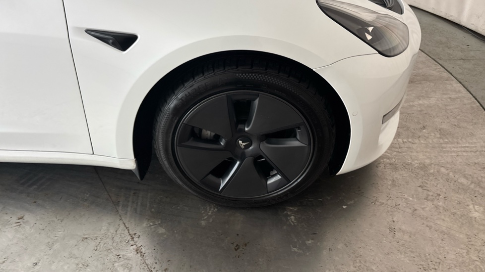 TESLA MODEL 3 Image 20
