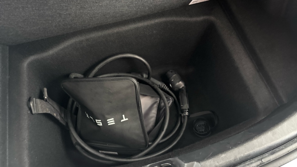 TESLA MODEL 3 Image 22