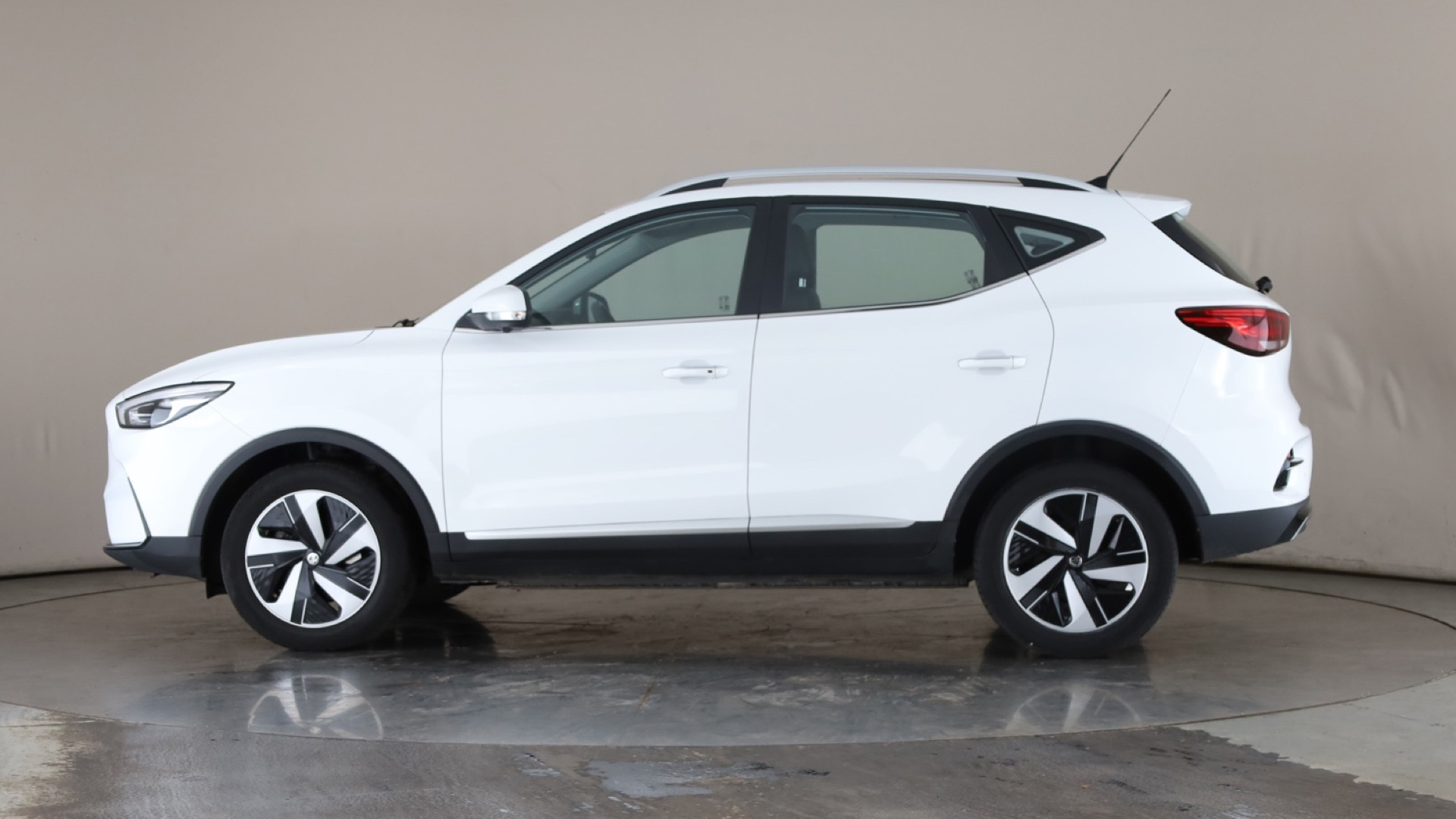 130kW Trophy EV 51kWh 5dr Auto