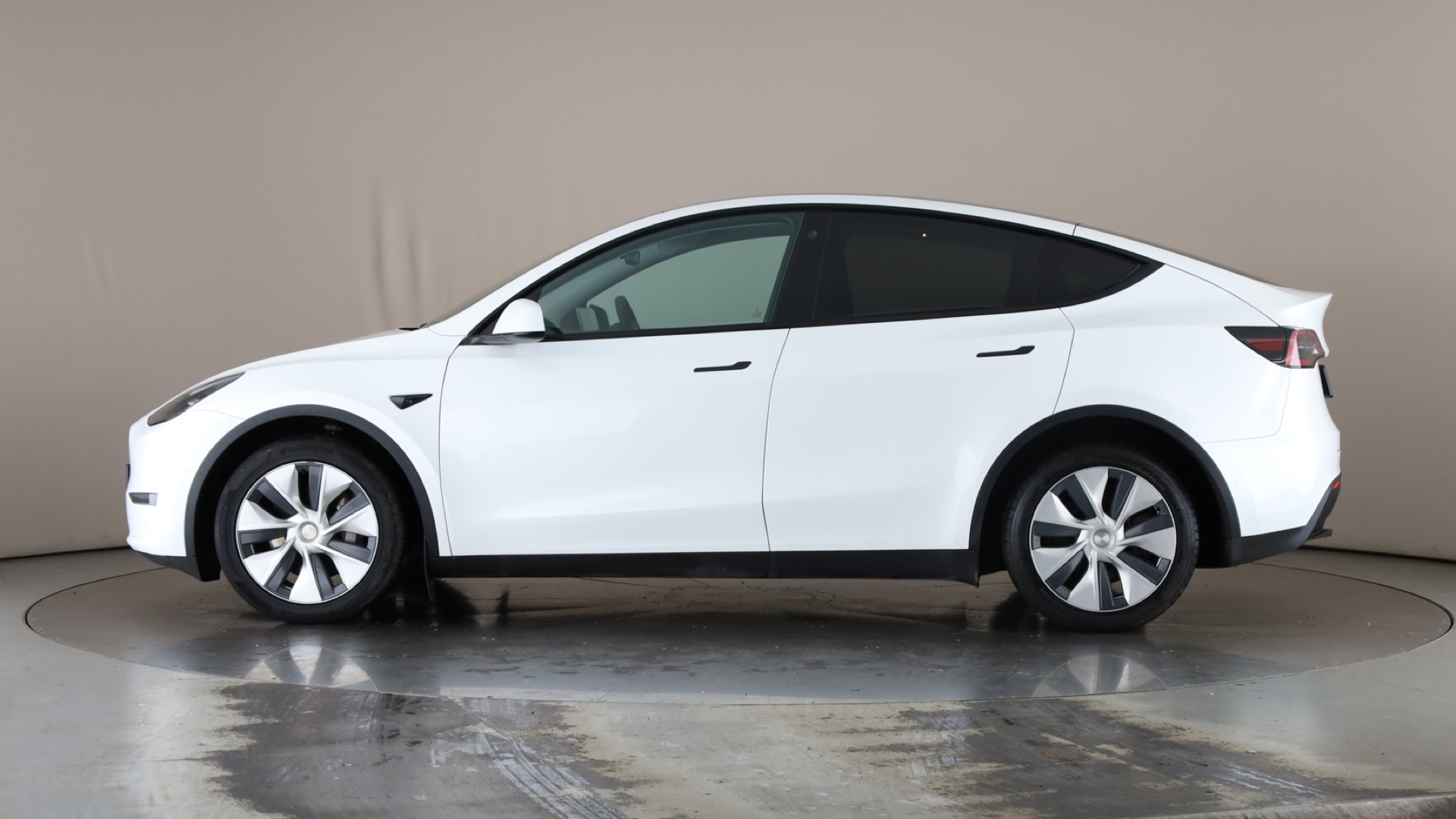 Tesla Model Y Long Range AWD 5dr Auto