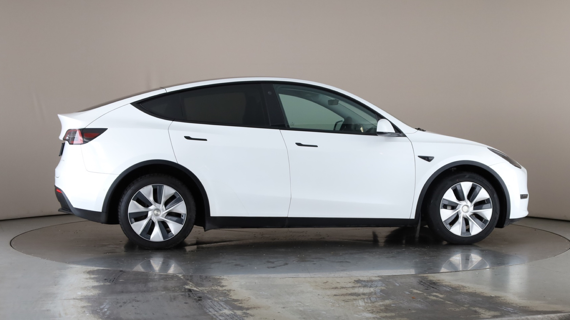 Tesla Model Y Long Range AWD 5dr Auto