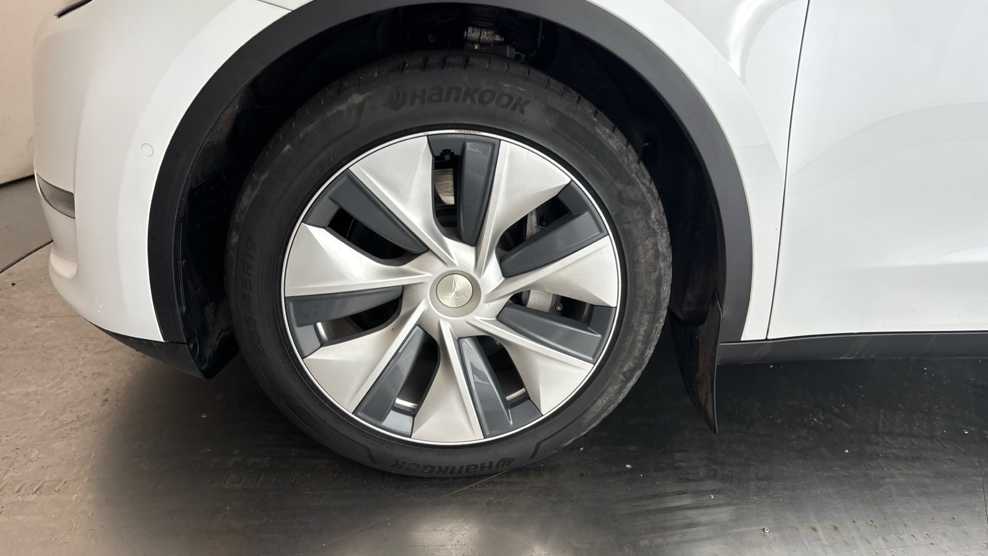 Tesla Model Y Long Range AWD 5dr Auto