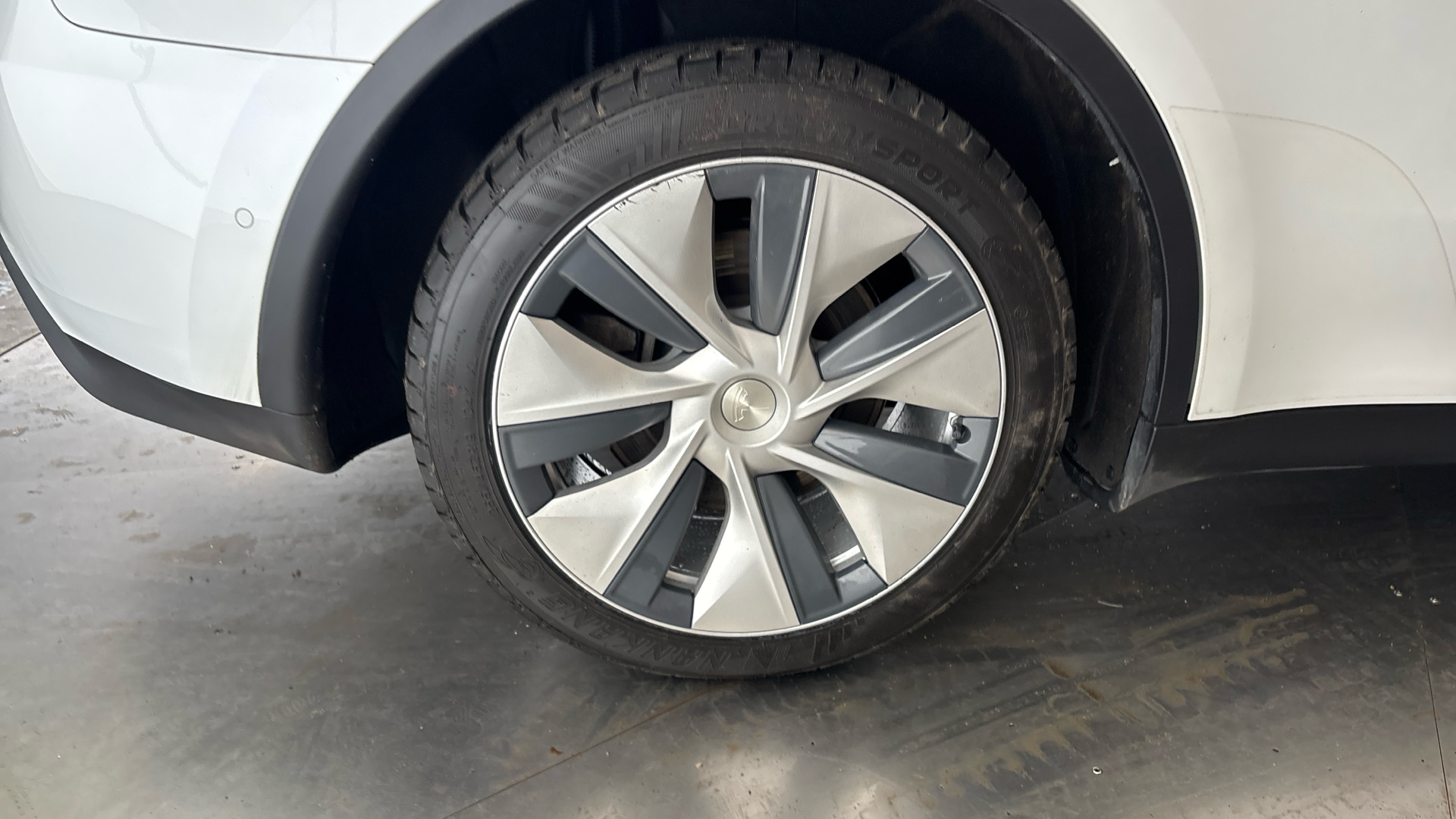 Tesla Model Y Long Range AWD 5dr Auto