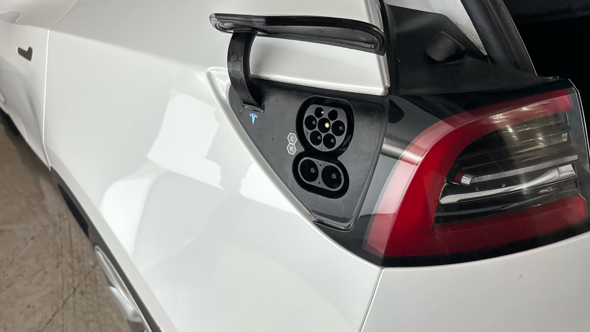 4020676 Long Range AWD 5dr Auto