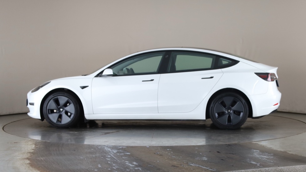 TESLA MODEL 3 Image 2