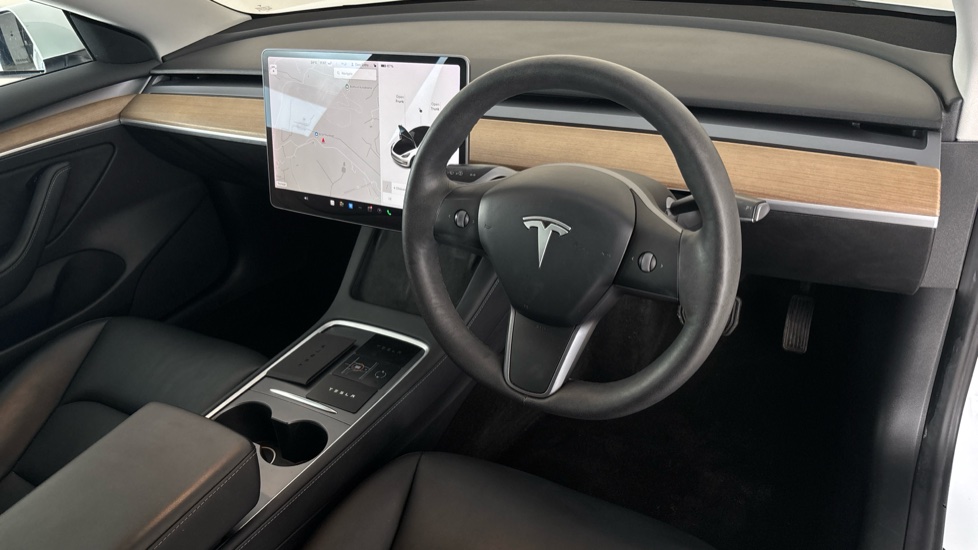 TESLA MODEL 3 Image 9