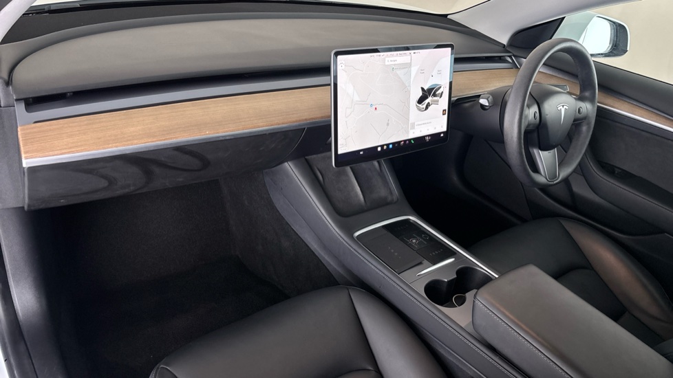 TESLA MODEL 3 Image 10