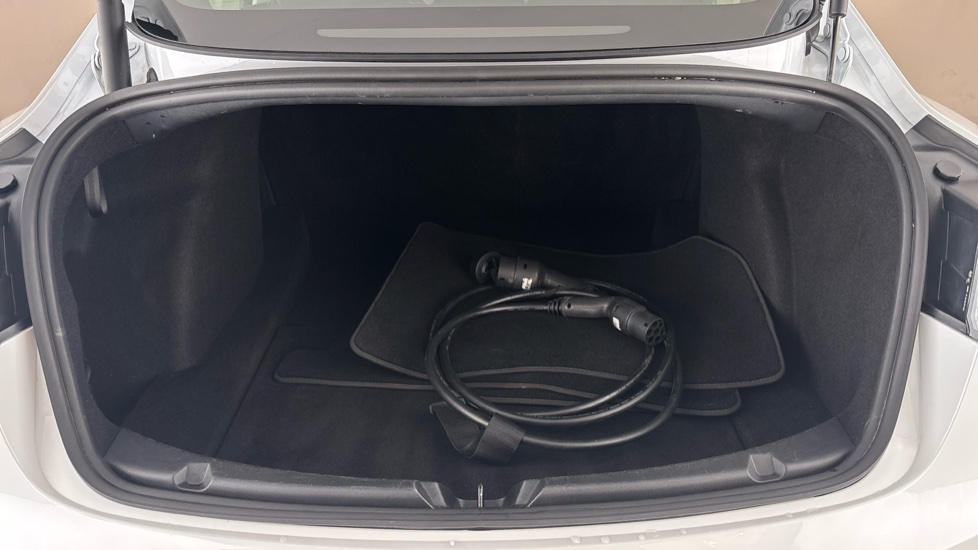 TESLA MODEL 3 Image 15