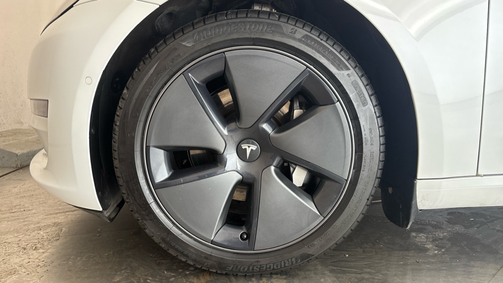 TESLA MODEL 3 Image 17