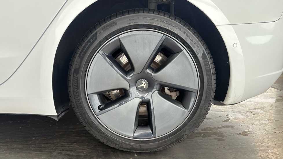 TESLA MODEL 3 Image 18