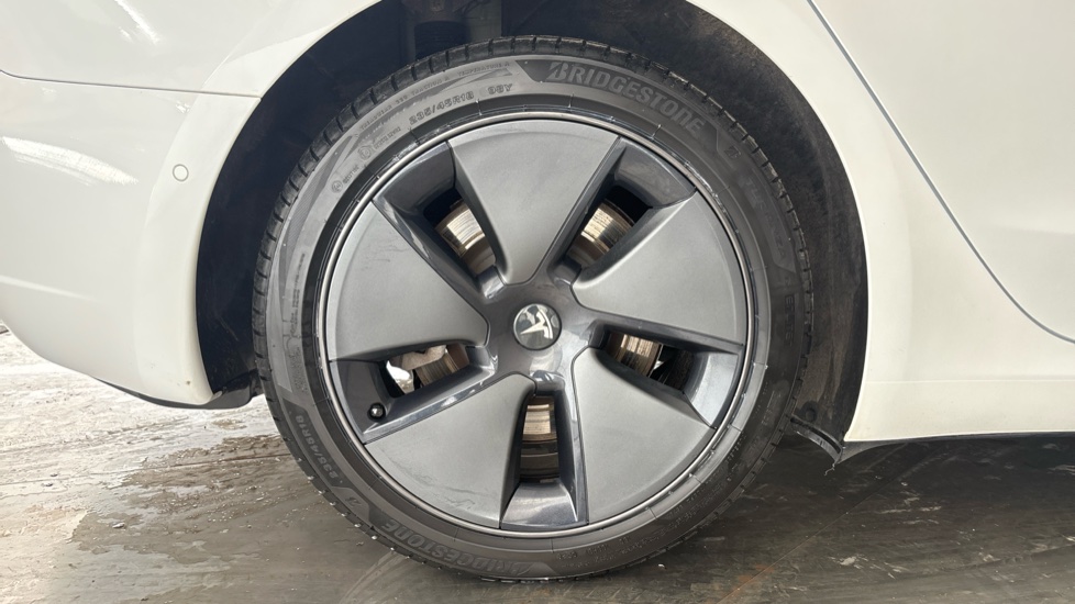 TESLA MODEL 3 Image 19