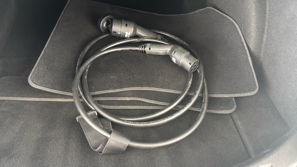 TESLA MODEL 3 Image 22