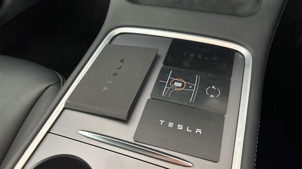 TESLA MODEL 3 3 keys available