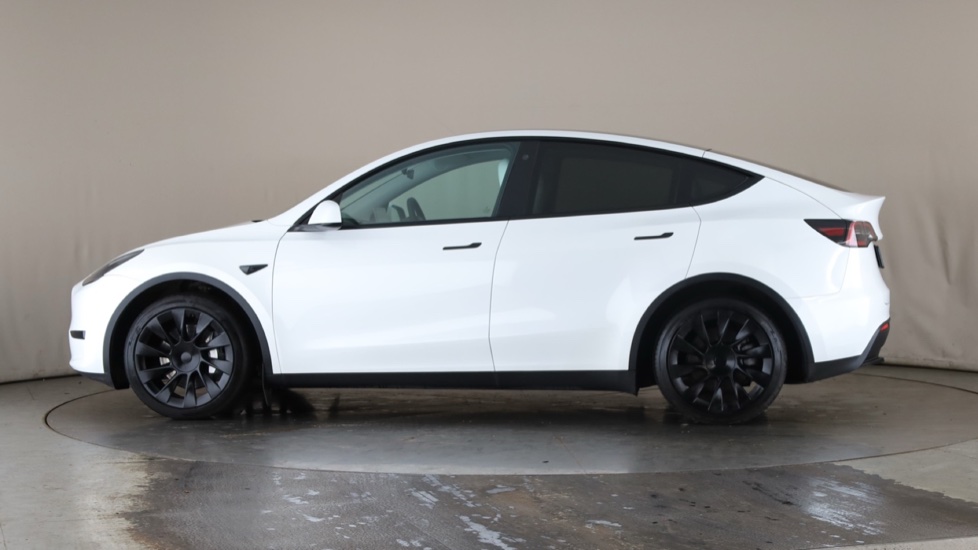 Tesla Model Y Image 2