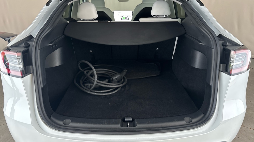 Tesla Model Y Image 15