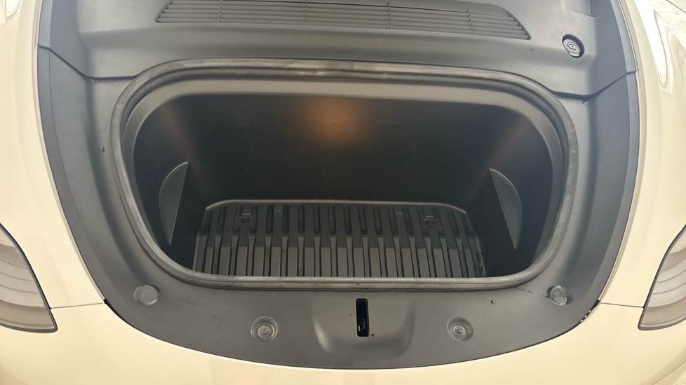 Tesla Model Y Image 16