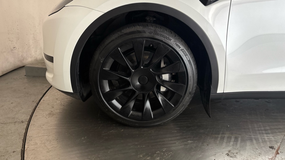 Tesla Model Y Image 17