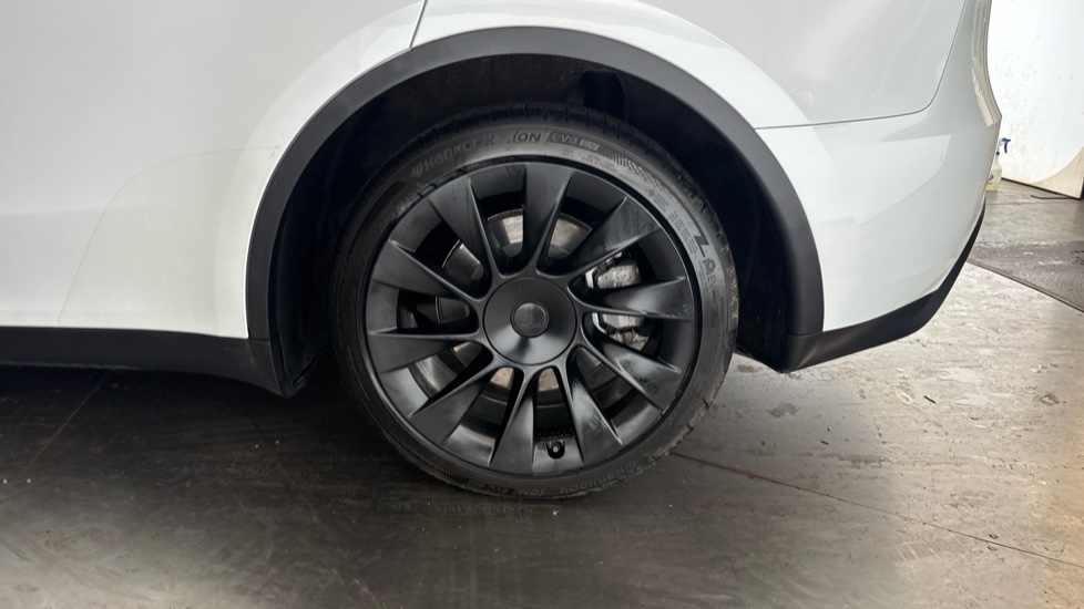 Tesla Model Y Image 18