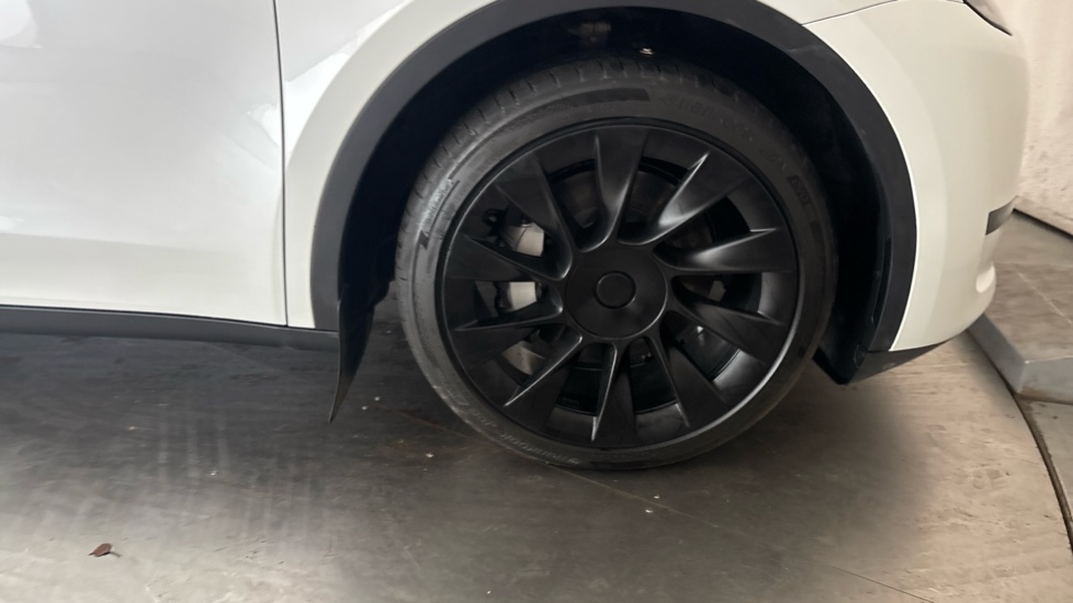 Tesla Model Y Image 20