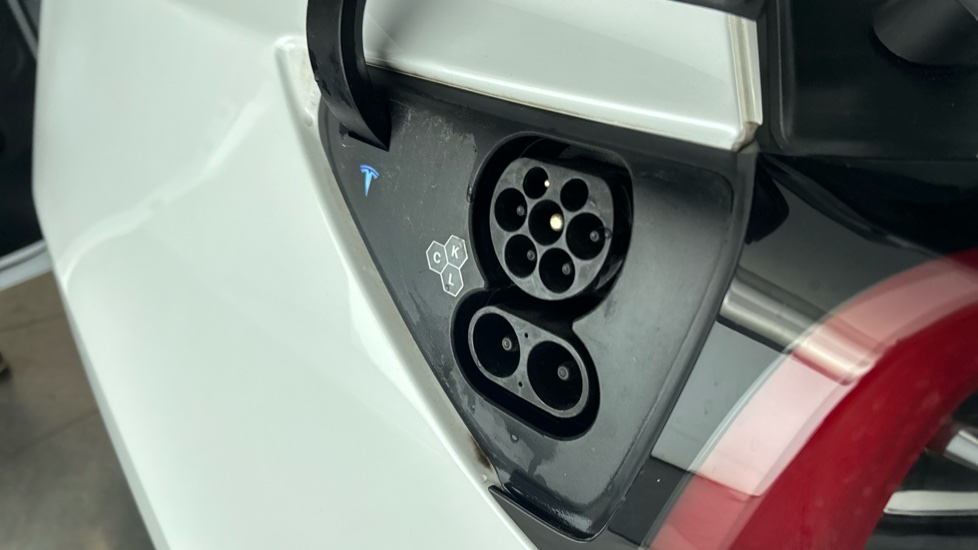 Tesla Model Y Image 21