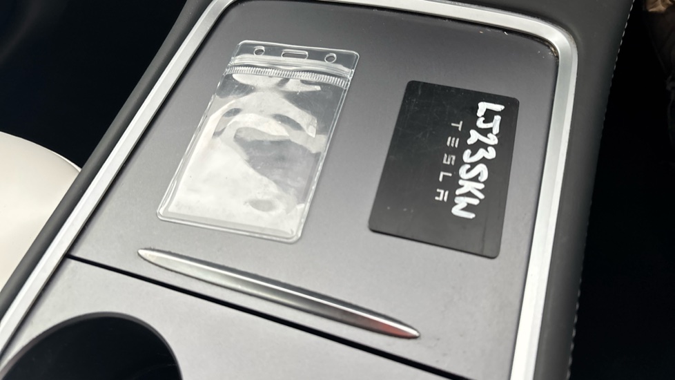 Tesla Model Y 1 keys