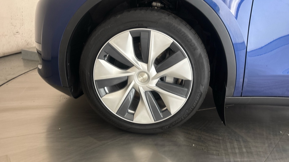 Tesla Model Y Image 17