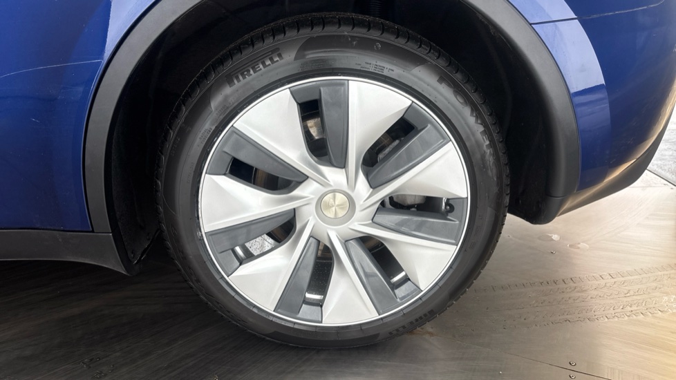 Tesla Model Y Image 18