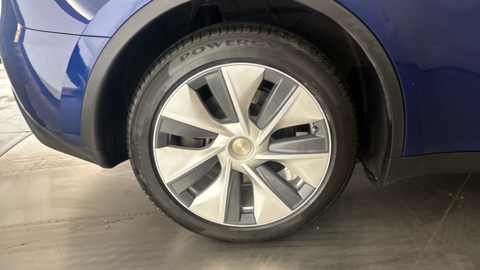 Tesla Model Y Image 19