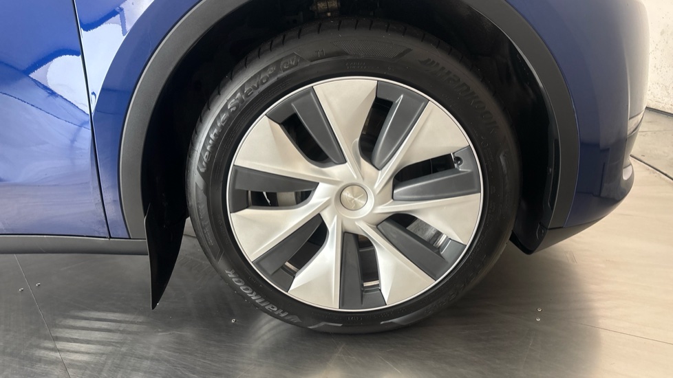 Tesla Model Y Image 20