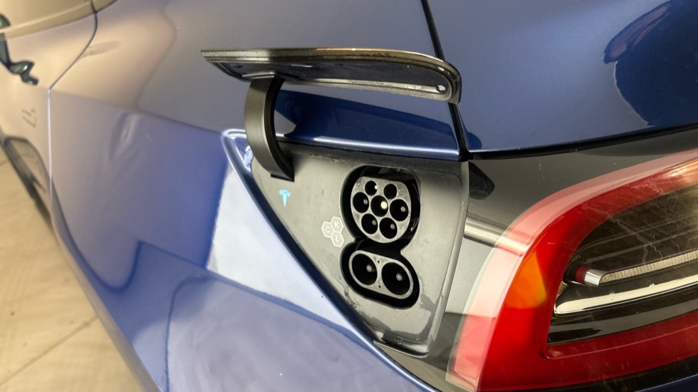 Tesla Model Y Image 21