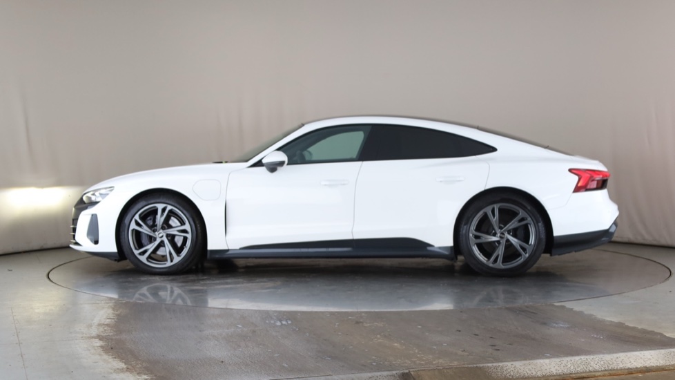 AUDI E-TRON GT Image 2