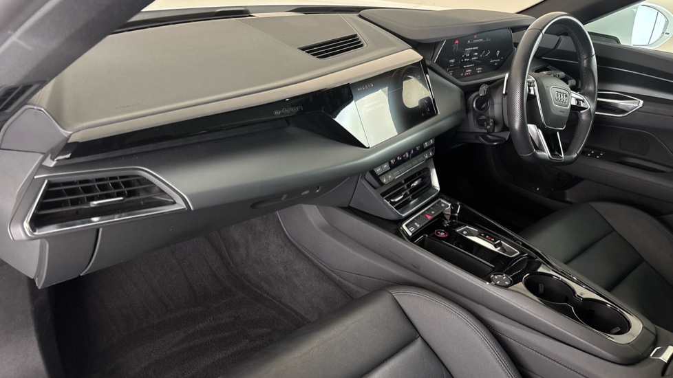 AUDI E-TRON GT Image 10