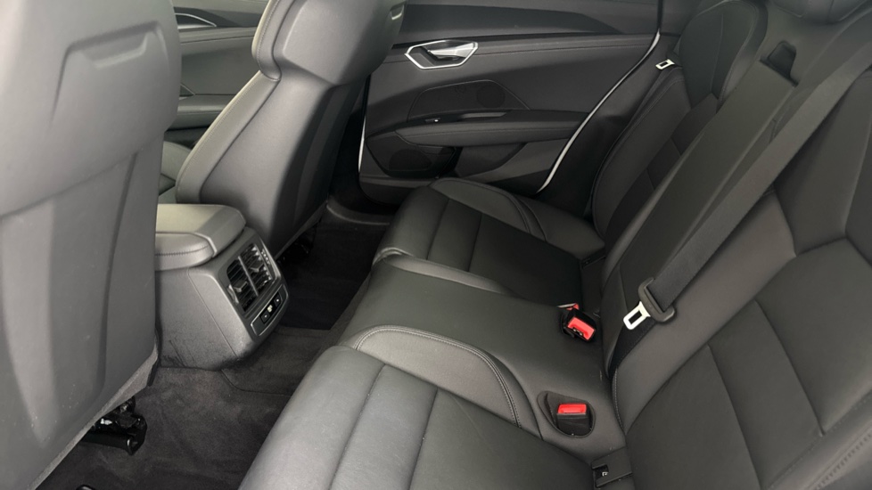 AUDI E-TRON GT Image 14