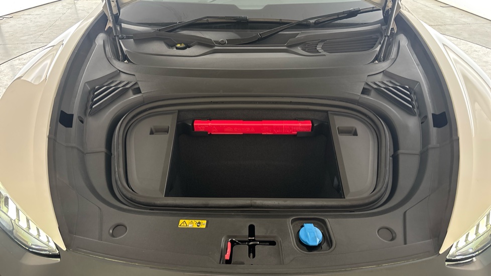 AUDI E-TRON GT Image 16