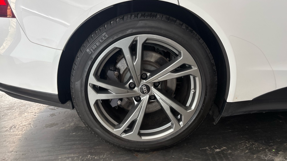 AUDI E-TRON GT Image 19