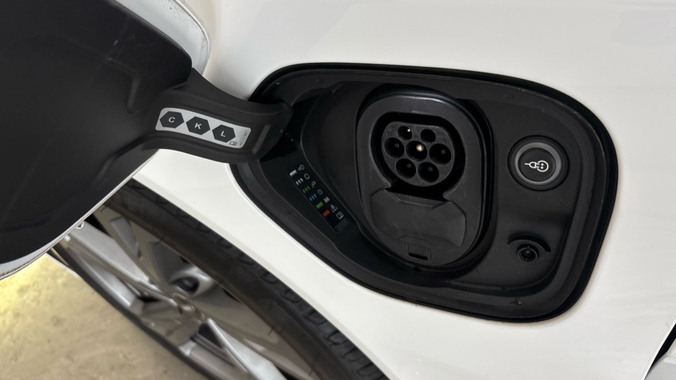 AUDI E-TRON GT Image 21
