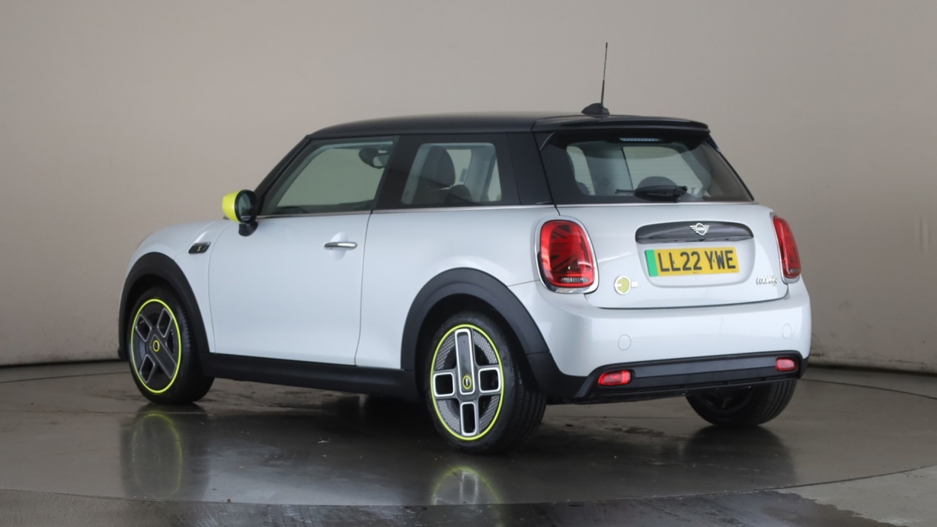 MINI Hatchback 135kW Cooper S Level 1 33kWh 3dr Auto