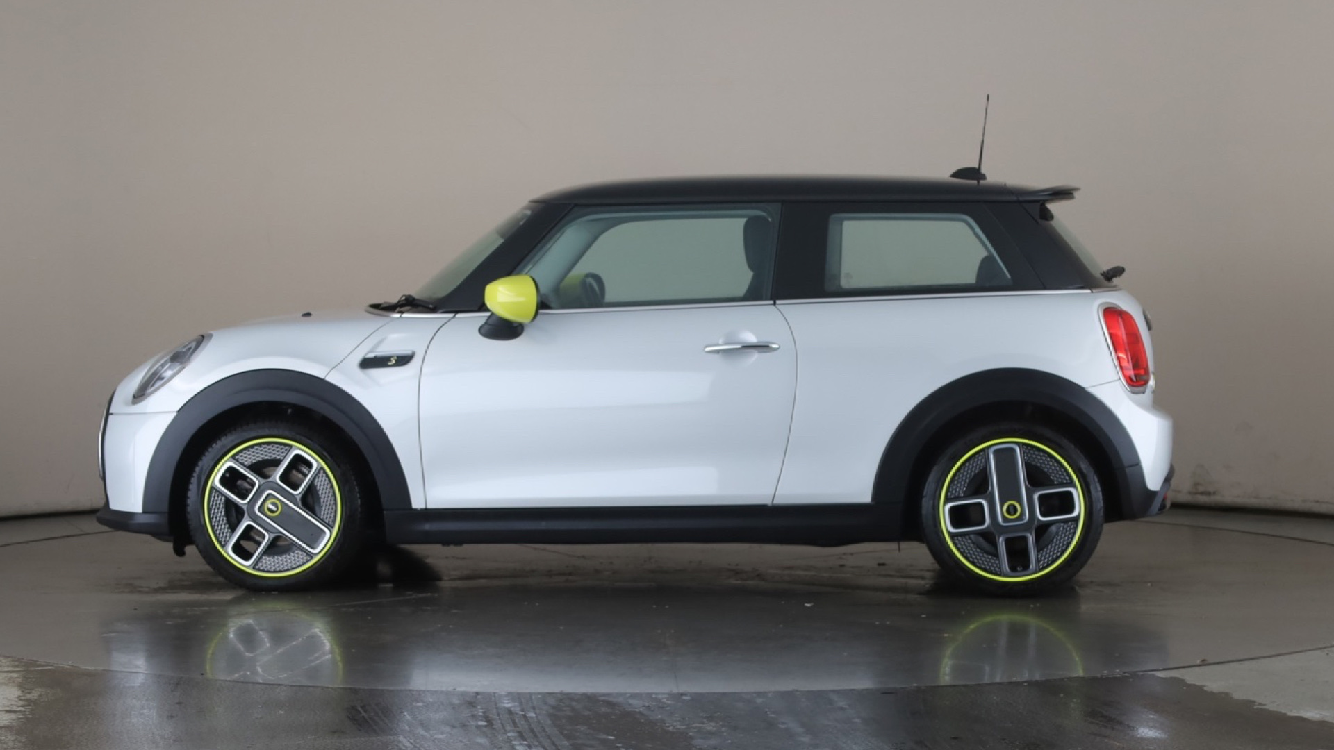MINI Hatchback 135kW Cooper S Level 1 33kWh 3dr Auto